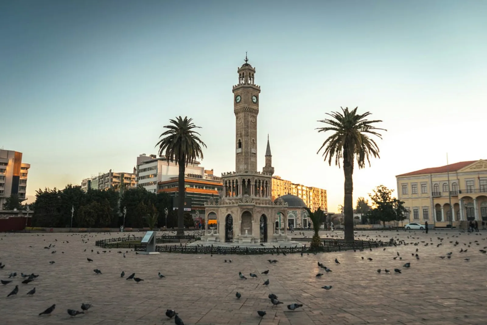 Izmir Clock Tower (Photo by Mehmet Korkmaz on Unsplash)